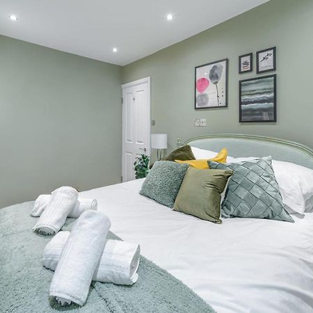 Stylish Shepherds Bush Flat Apartment Лондон Екстериор снимка